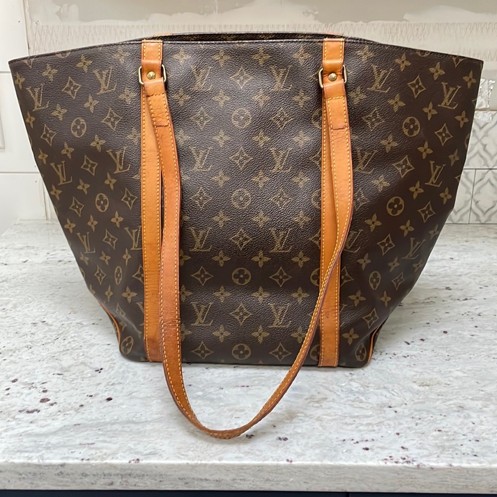 Louis Vuitton large sac shopping tote